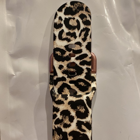 🆕Replacement Silicone Watch Band for FitBit Versa NWOT: Animal Print - Picture 7 of 9